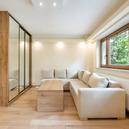 Mokotow Orzycka Beige By Bookinghost * Varsavia