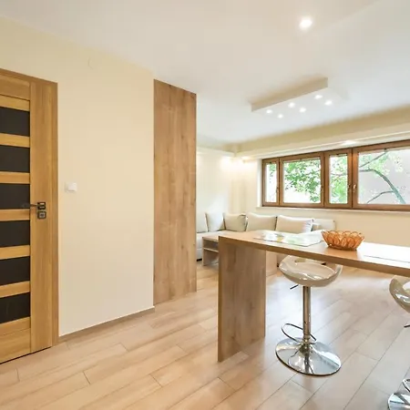 Mokotow Orzycka Beige By Bookinghost Warschau